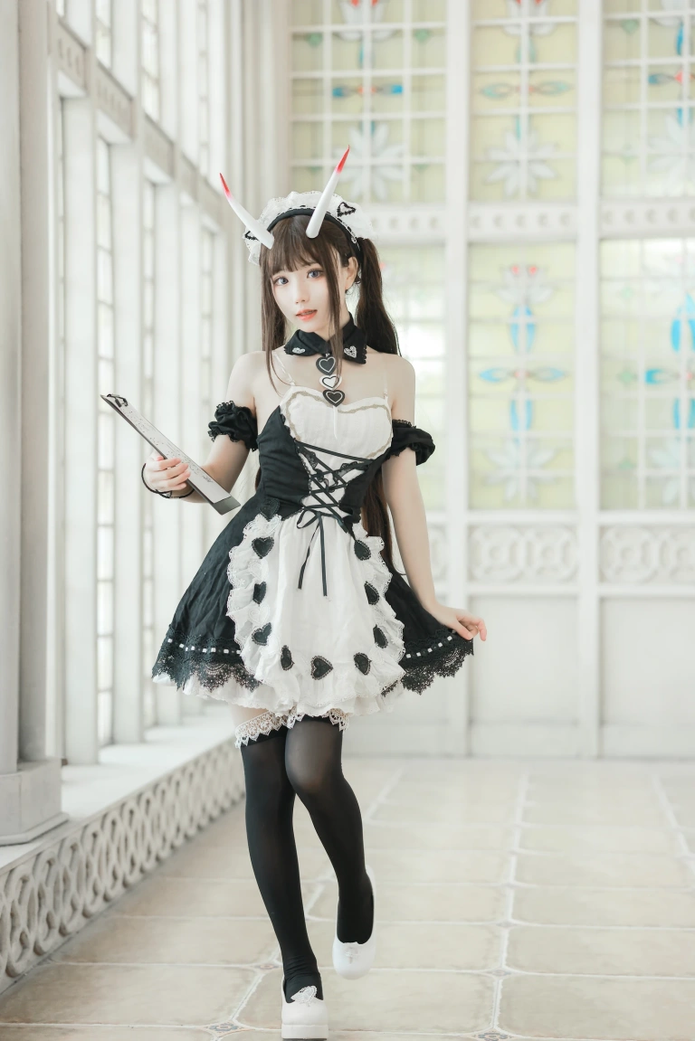 花柒Hana《能代女仆》主题写真：21张全套美图
