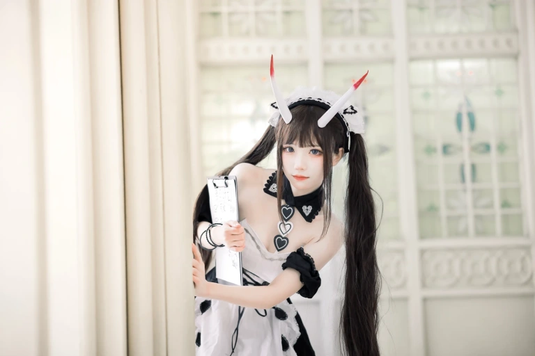 花柒Hana《能代女仆》主题写真：21张全套美图