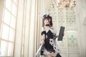 花柒Hana《能代女仆》主题写真：21张全套美图