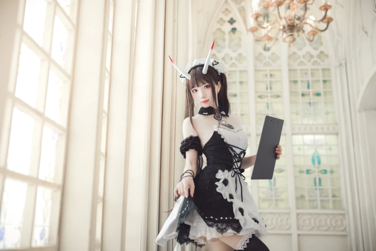 花柒Hana《能代女仆》主题写真：21张全套美图