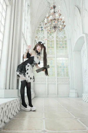 花柒Hana《能代女仆》主题写真：21张全套美图