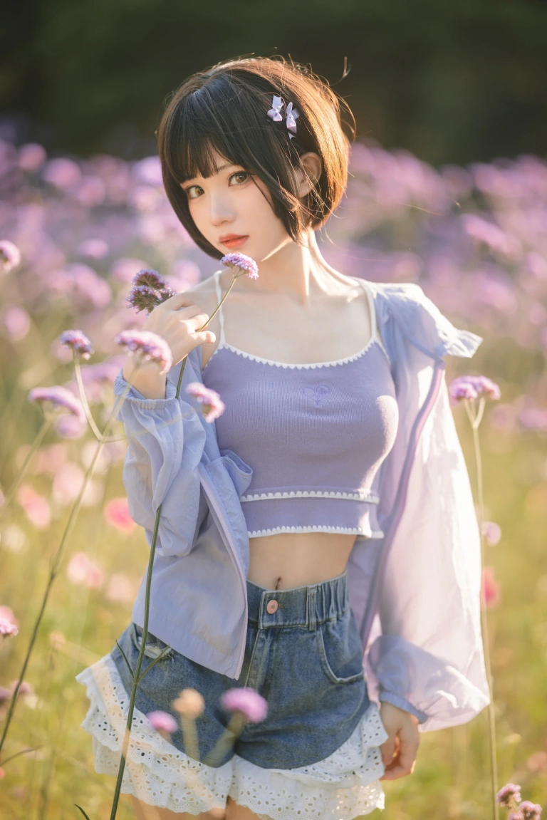 花柒Hana《马鞭草》主题写真：15张全套美图