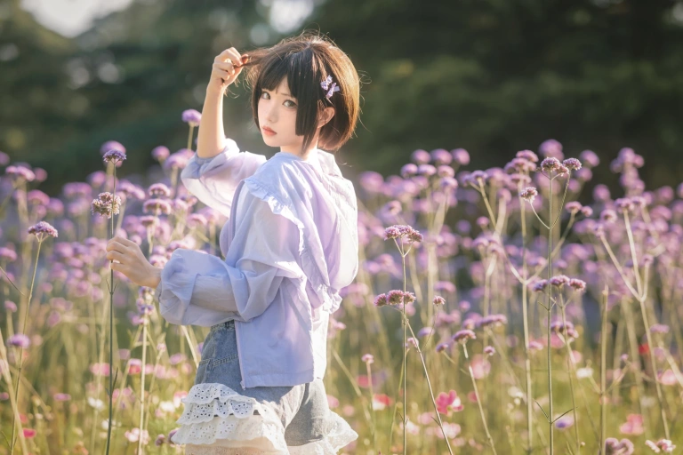 花柒Hana《马鞭草》主题写真：15张全套美图