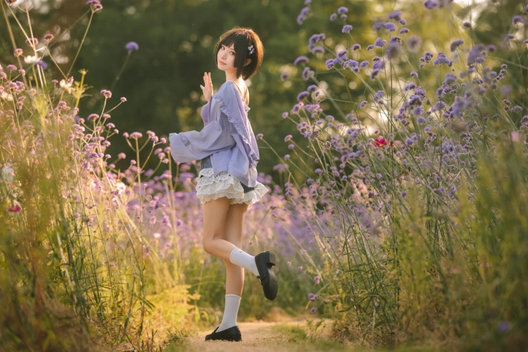 花柒Hana《马鞭草》主题写真：15张全套美图