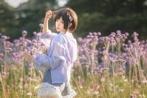 花柒Hana《马鞭草》主题写真：15张全套美图
