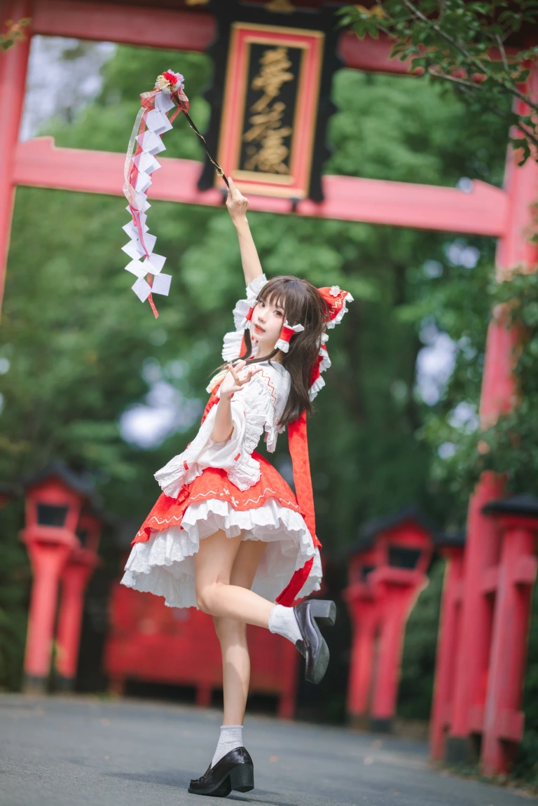 花柒Hana《森森仙短款灵梦》主题写真：15张全套美图
