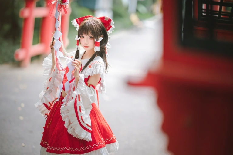花柒Hana《森森仙短款灵梦》主题写真：15张全套美图