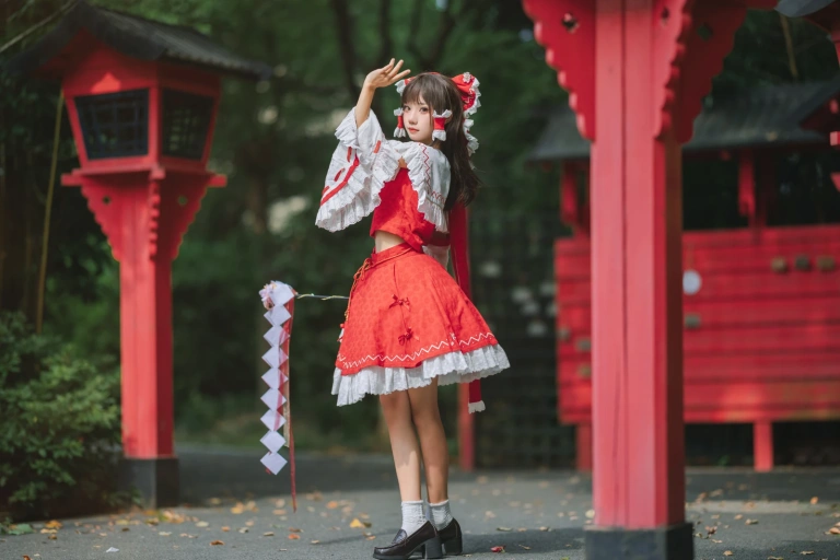 花柒Hana《森森仙短款灵梦》主题写真：15张全套美图