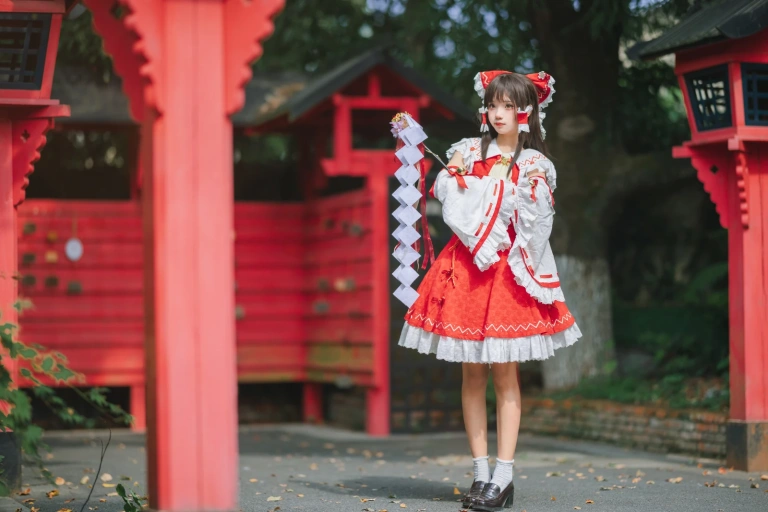 花柒Hana《森森仙短款灵梦》主题写真：15张全套美图