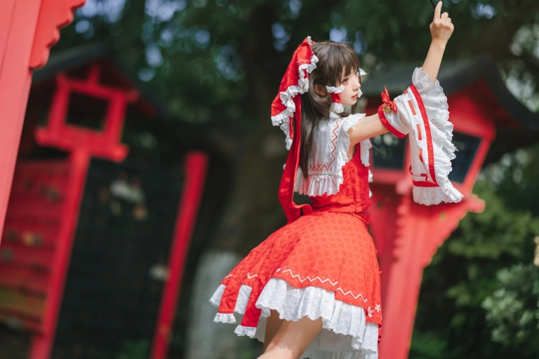 花柒Hana《森森仙短款灵梦》主题写真：15张全套美图