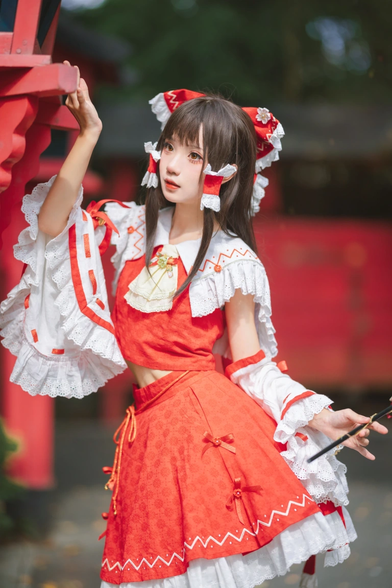 花柒Hana《森森仙短款灵梦》主题写真：15张全套美图