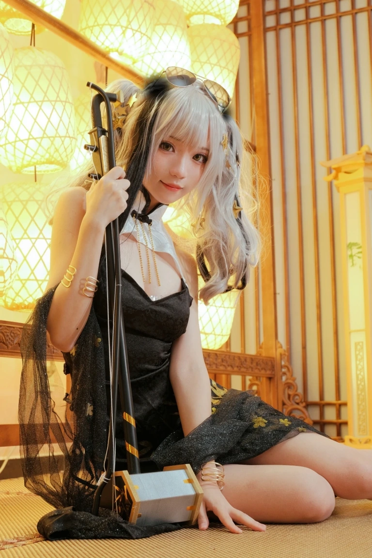 花柒Hana《食铁兽音律联觉》主题写真：22张全套美图