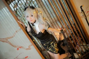 花柒Hana《食铁兽音律联觉》主题写真：22张全套美图