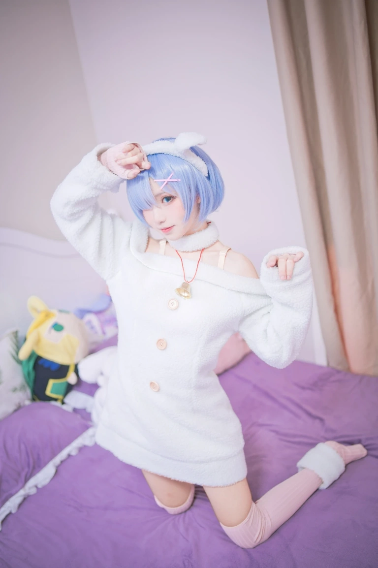 花柒Hana《蕾姆绵羊》主题写真：9张全套美图