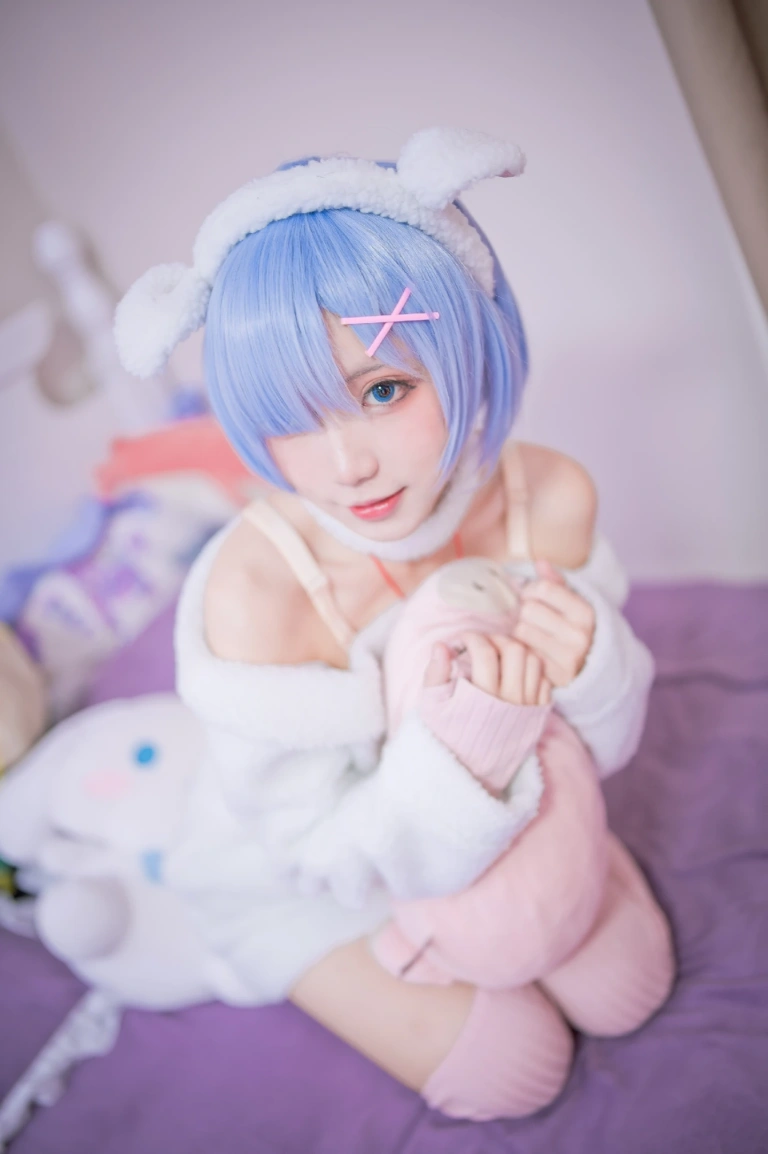 花柒Hana《蕾姆绵羊》主题写真：9张全套美图