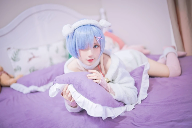 花柒Hana《蕾姆绵羊》主题写真：9张全套美图