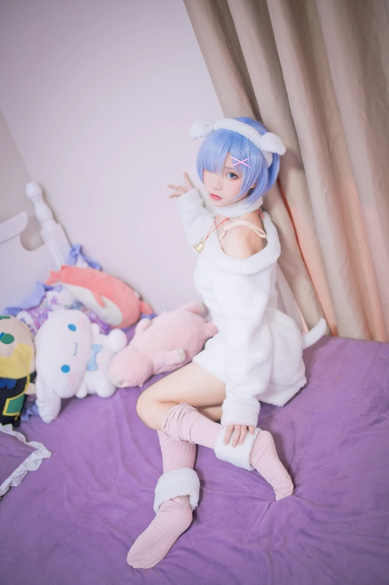 花柒Hana《蕾姆绵羊》主题写真：9张全套美图