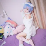 花柒Hana《蕾姆绵羊》主题写真：9张全套美图