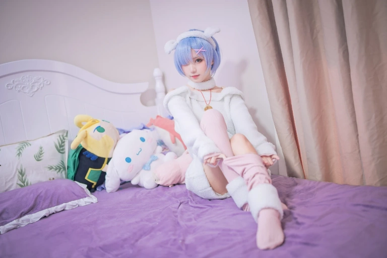 花柒Hana《蕾姆绵羊》主题写真：9张全套美图