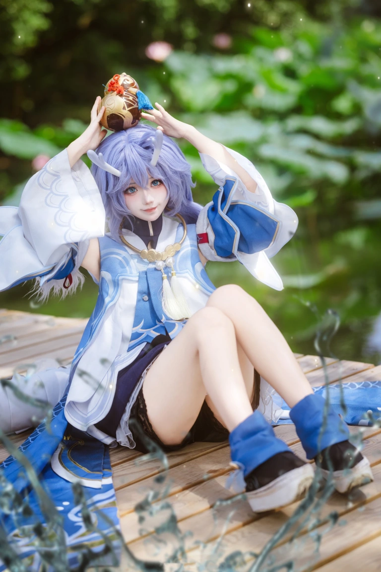 花柒Hana《崩坏 星穹铁道 白露》主题写真：14张全套美图