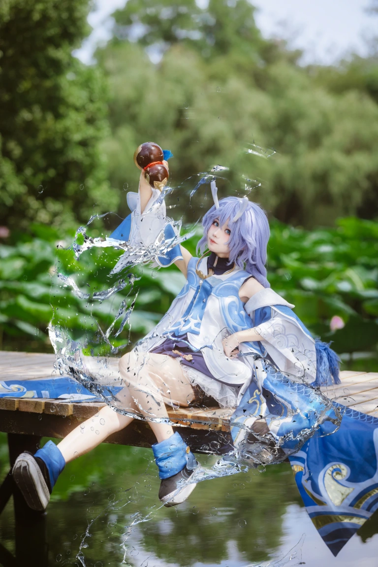 花柒Hana《崩坏 星穹铁道 白露》主题写真：14张全套美图