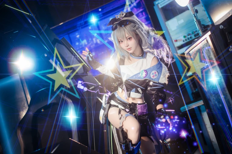 花柒Hana《崩坏 星穹铁道 银狼》主题写真：17张全套美图