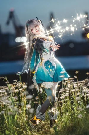 花柒Hana《崩坏 星穹铁道 流萤》主题写真：18张全套美图