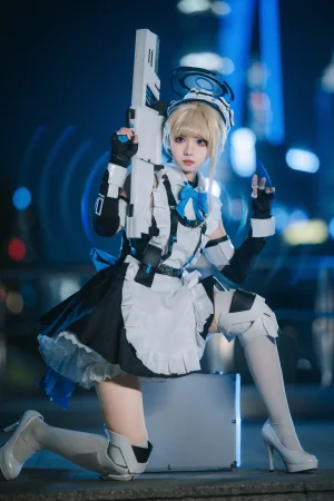 花柒Hana《蔚蓝档案 飞鸟马时》主题写真：15张全套美图