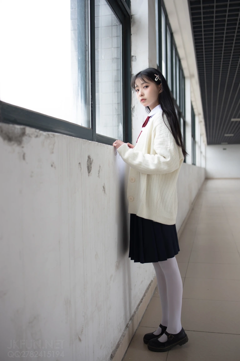 森萝财团《JKFUN-001 甜米》主题写真：104张全套美图，含1个视频