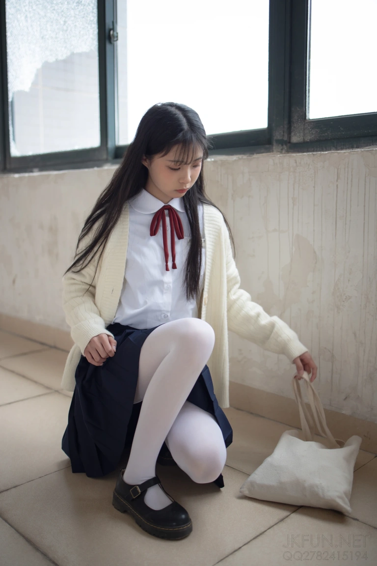 森萝财团《JKFUN-001 甜米》主题写真：104张全套美图，含1个视频