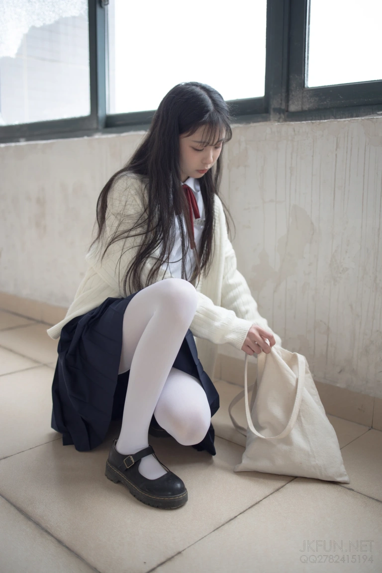 森萝财团《JKFUN-001 甜米》主题写真：104张全套美图，含1个视频