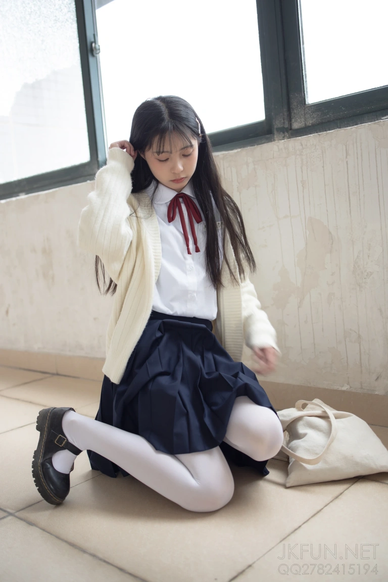 森萝财团《JKFUN-001 甜米》主题写真：104张全套美图，含1个视频