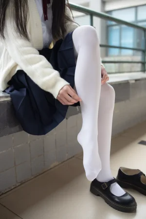 森萝财团《JKFUN-001 甜米》主题写真：104张全套美图，含1个视频