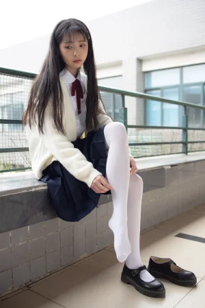 森萝财团《JKFUN-001 甜米》主题写真：104张全套美图，含1个视频