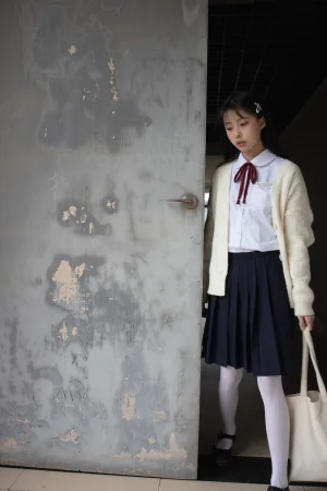 森萝财团《JKFUN-001 甜米》主题写真：104张全套美图，含1个视频