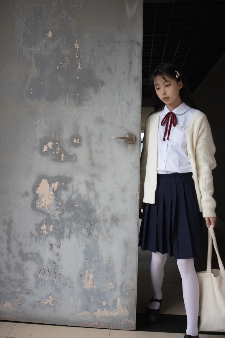 森萝财团《JKFUN-001 甜米》主题写真：104张全套美图，含1个视频
