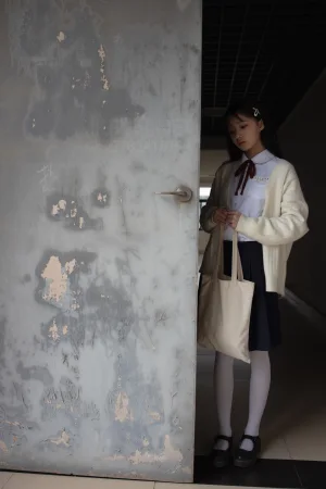 森萝财团《JKFUN-001 甜米》主题写真：104张全套美图，含1个视频