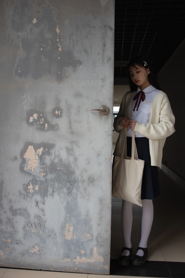 森萝财团《JKFUN-001 甜米》主题写真：104张全套美图，含1个视频