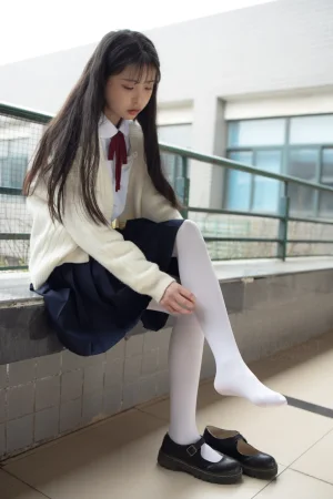 森萝财团《JKFUN-001 甜米》主题写真：104张全套美图，含1个视频