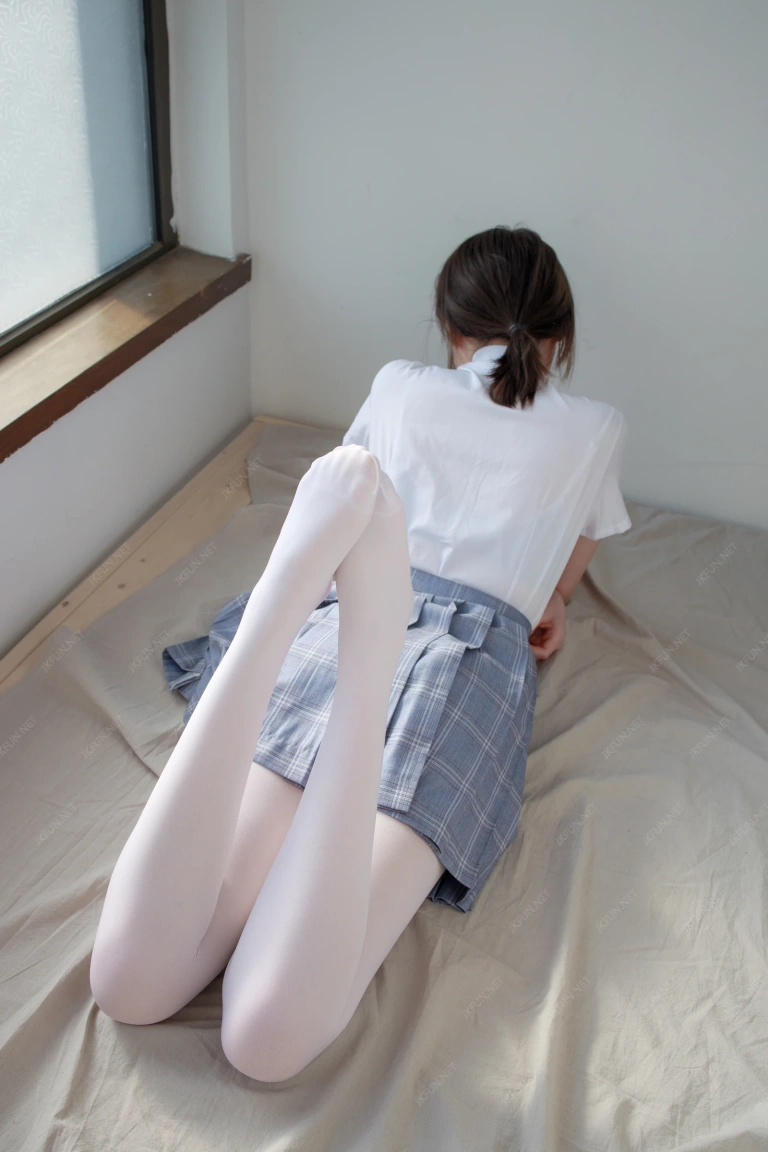 森萝财团《JKFUN-002 《踩蛋糕》 Aika》主题写真：230张全套美图，含1个视频