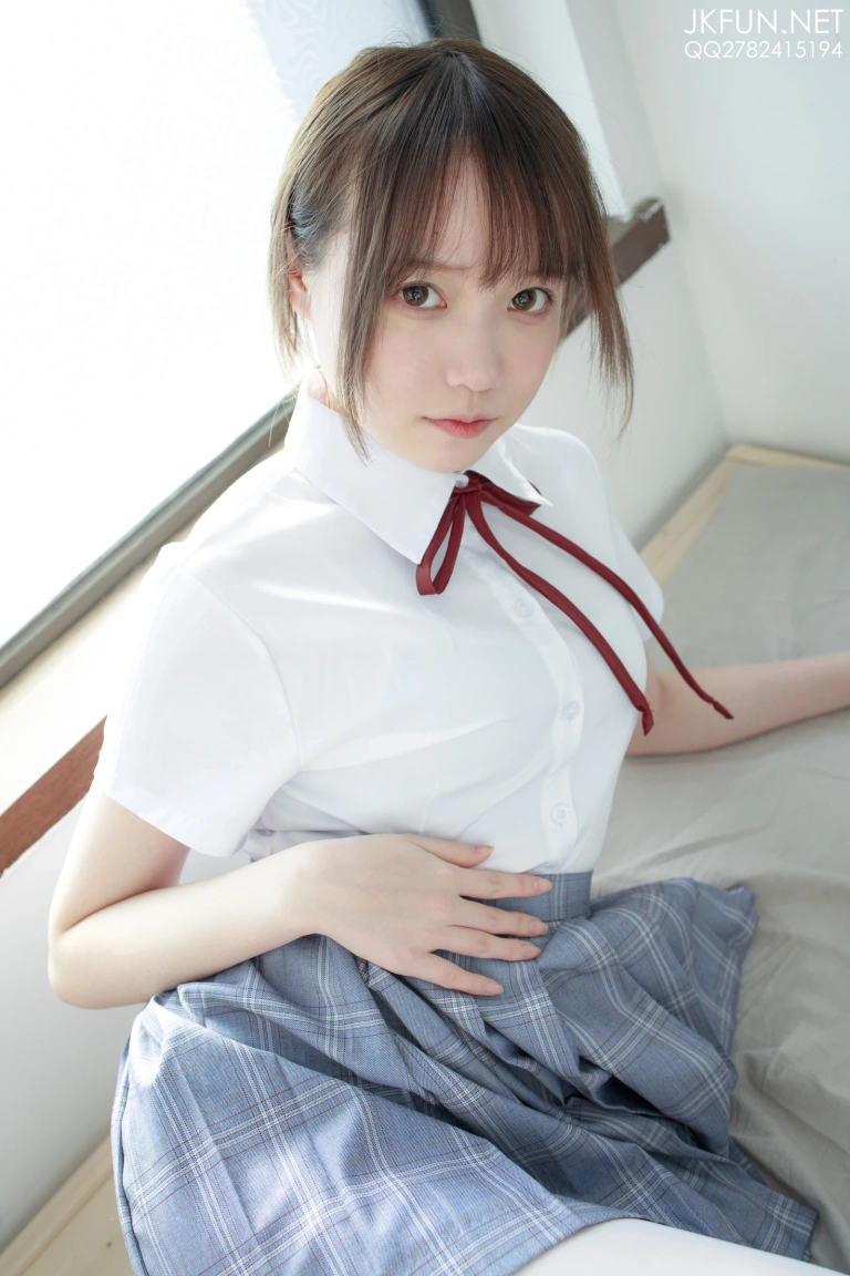 森萝财团《JKFUN-002 《踩蛋糕》 Aika》主题写真：230张全套美图，含1个视频