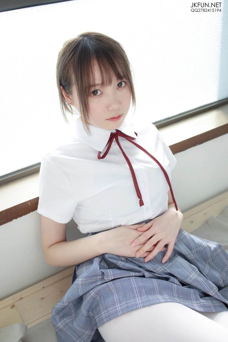 森萝财团《JKFUN-002 《踩蛋糕》 Aika》主题写真：230张全套美图，含1个视频