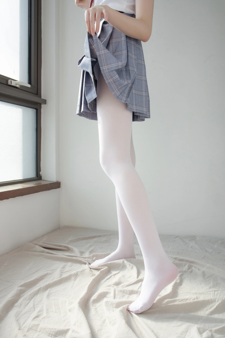 森萝财团《JKFUN-002 《踩蛋糕》 Aika》主题写真：230张全套美图，含1个视频