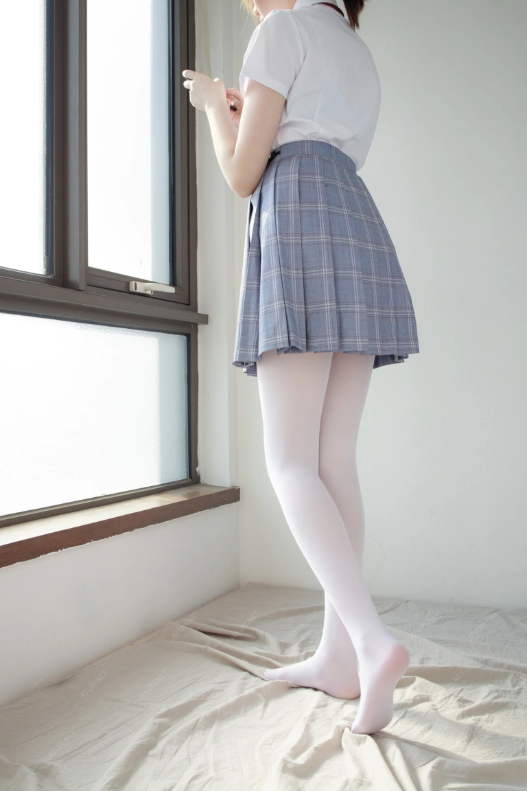 森萝财团《JKFUN-002 《踩蛋糕》 Aika》主题写真：230张全套美图，含1个视频
