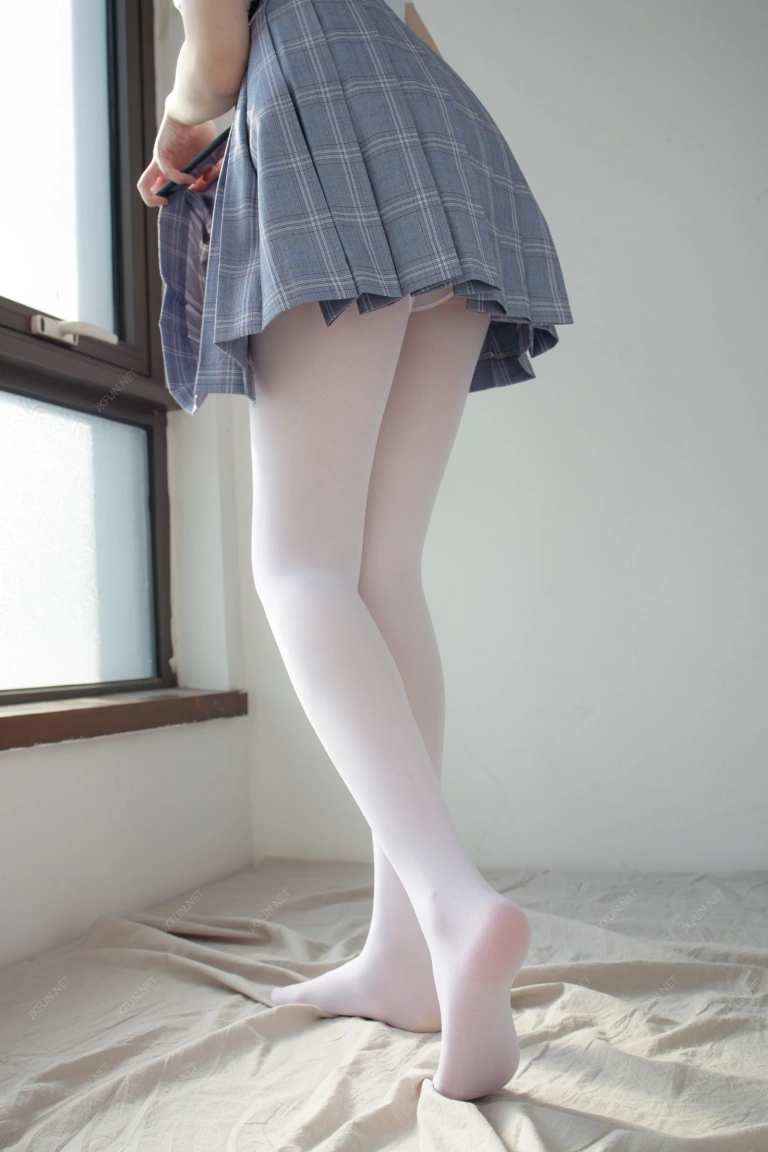 森萝财团《JKFUN-002 《踩蛋糕》 Aika》主题写真：230张全套美图，含1个视频