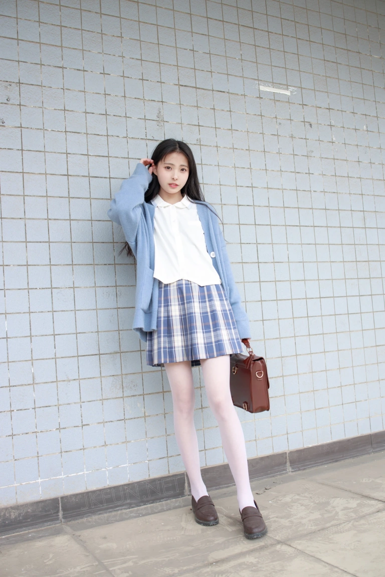 森萝财团《JKFUN-003 甜米》主题写真：150张全套美图，含1个视频