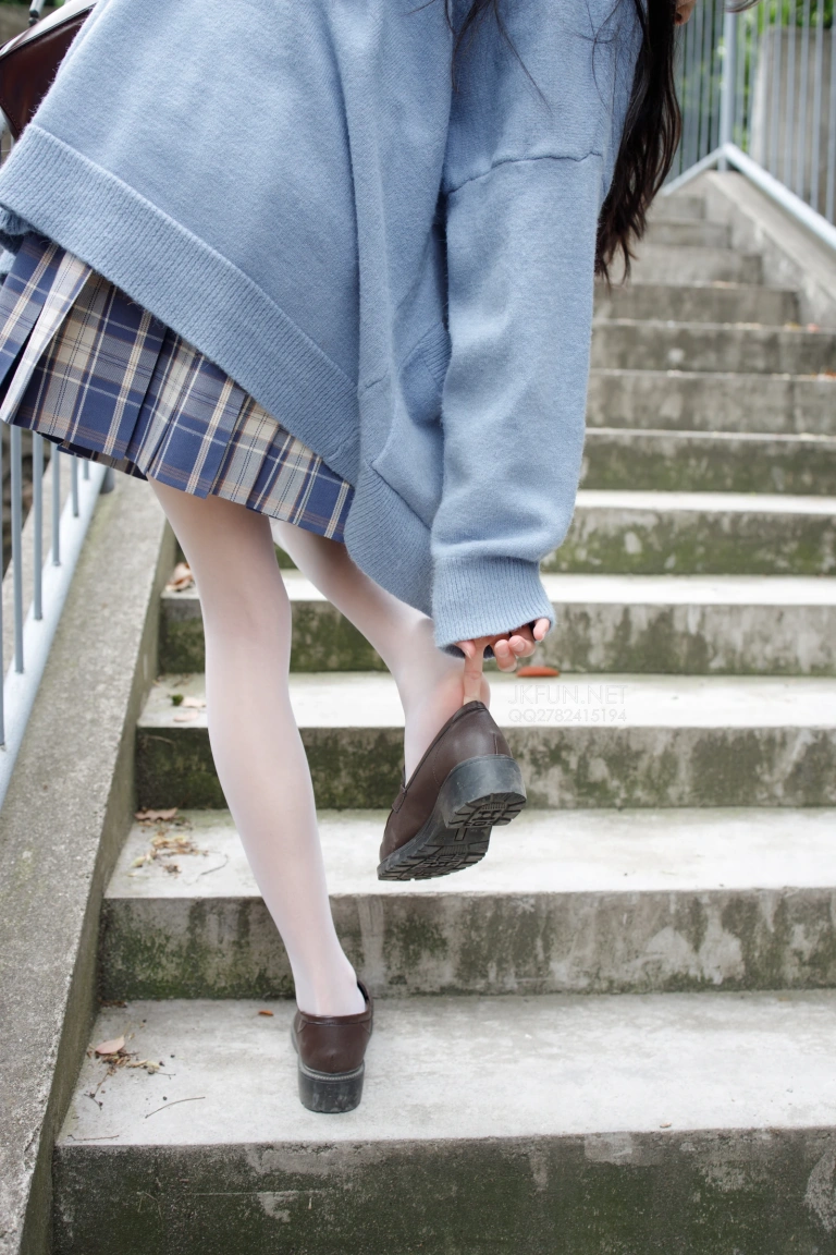森萝财团《JKFUN-003 甜米》主题写真：150张全套美图，含1个视频
