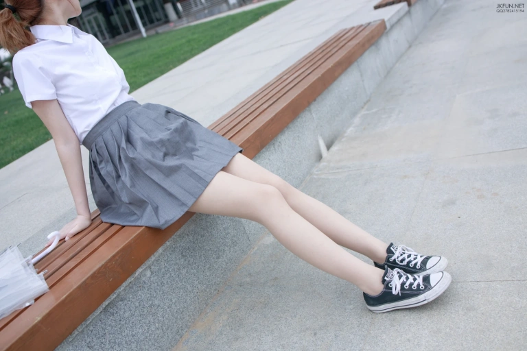 森萝财团《JKFUN-005 10D肉丝 踩物 卉子》主题写真：116张全套美图，含1个视频