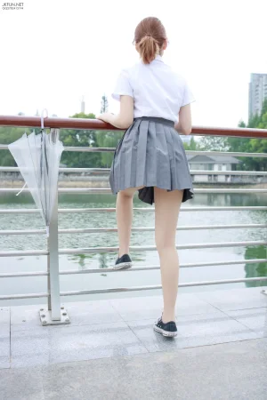 森萝财团《JKFUN-005 10D肉丝 踩物 卉子》主题写真：116张全套美图，含1个视频