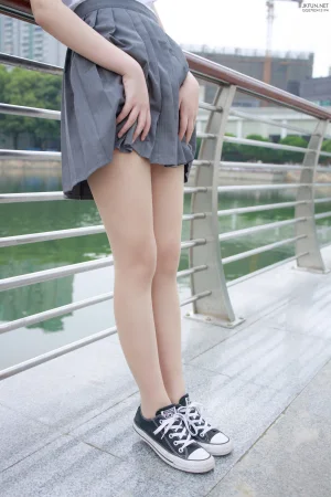 森萝财团《JKFUN-005 10D肉丝 踩物 卉子》主题写真：116张全套美图，含1个视频